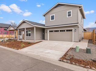 253 Rockfellow Pl, Talent, OR 97540