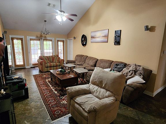 3rd image of 311 Standifer Ave