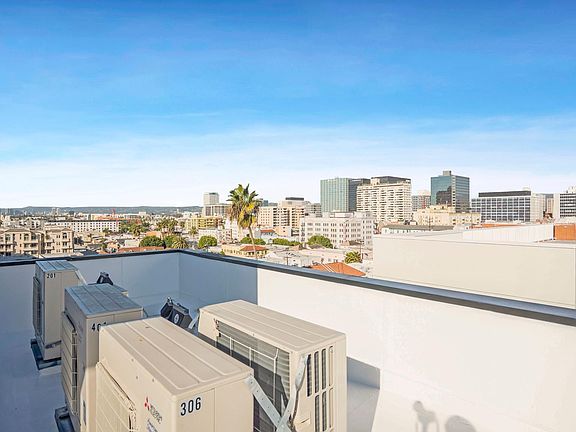 2nd image of 846 S Mariposa Ave #703