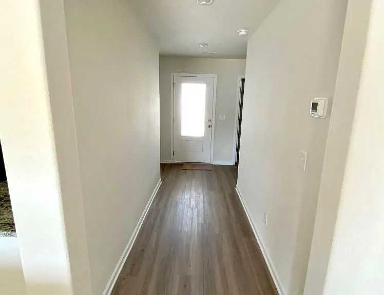 240 Harrow Ter — Photo 3