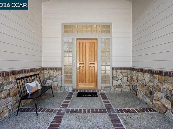 2nd image of 809 Mountain View Dr