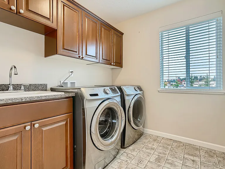 945 NW Joy Ave — Photo 24