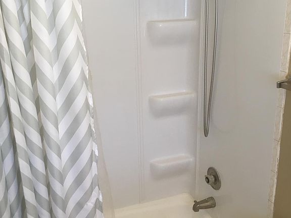 3rd image of 531 Pearl Ave APT 11