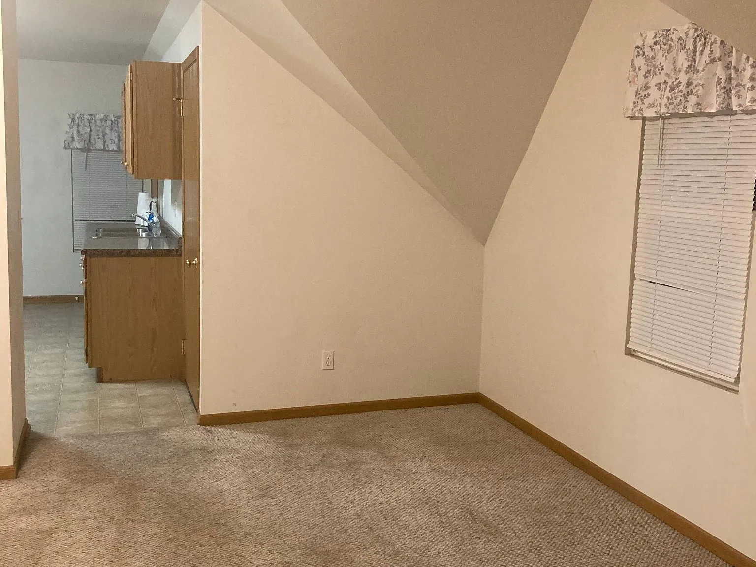 2 bed, 950 sqft, $900 — Photo 4