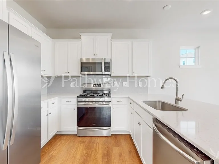 335 Kennerly Center Dr — Photo 6