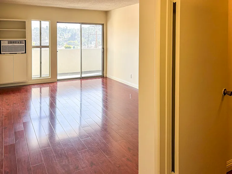 4375 York Blvd #201 — Photo 5