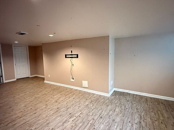 5th image of 2503 Maplewood Ave