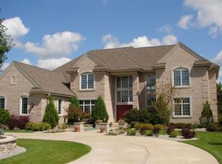 260 Legend Heights Ct, Wales, WI 53183