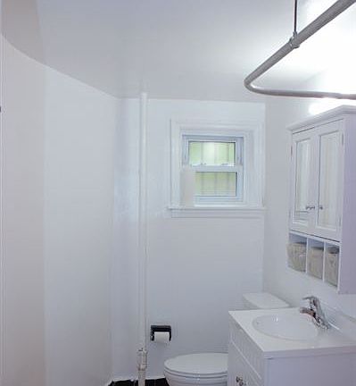 4th image of 105 Halsey St