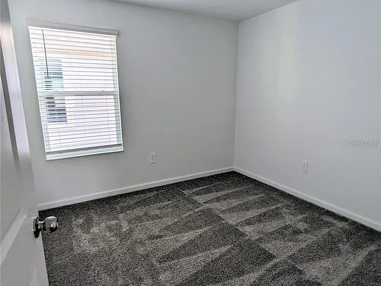565 Reggie Rd — Photo 10