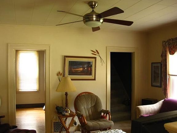 Alternate living room