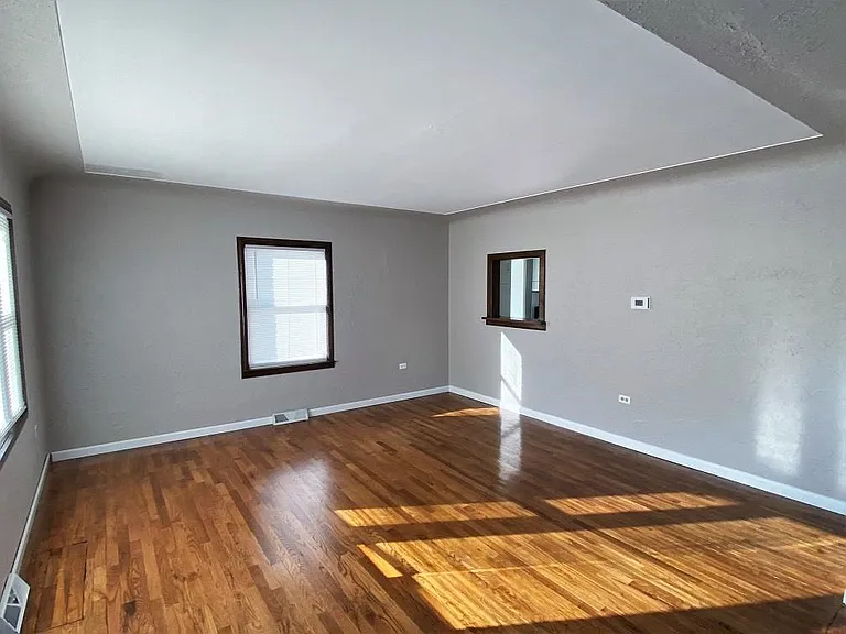 5925 Jefferson Ave — Photo 3
