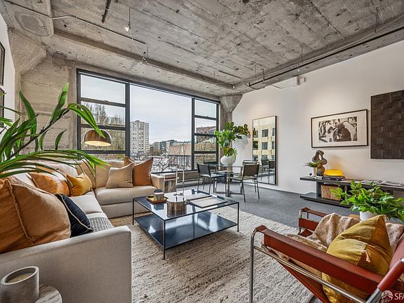 4th image of 601 4th St Unit 209