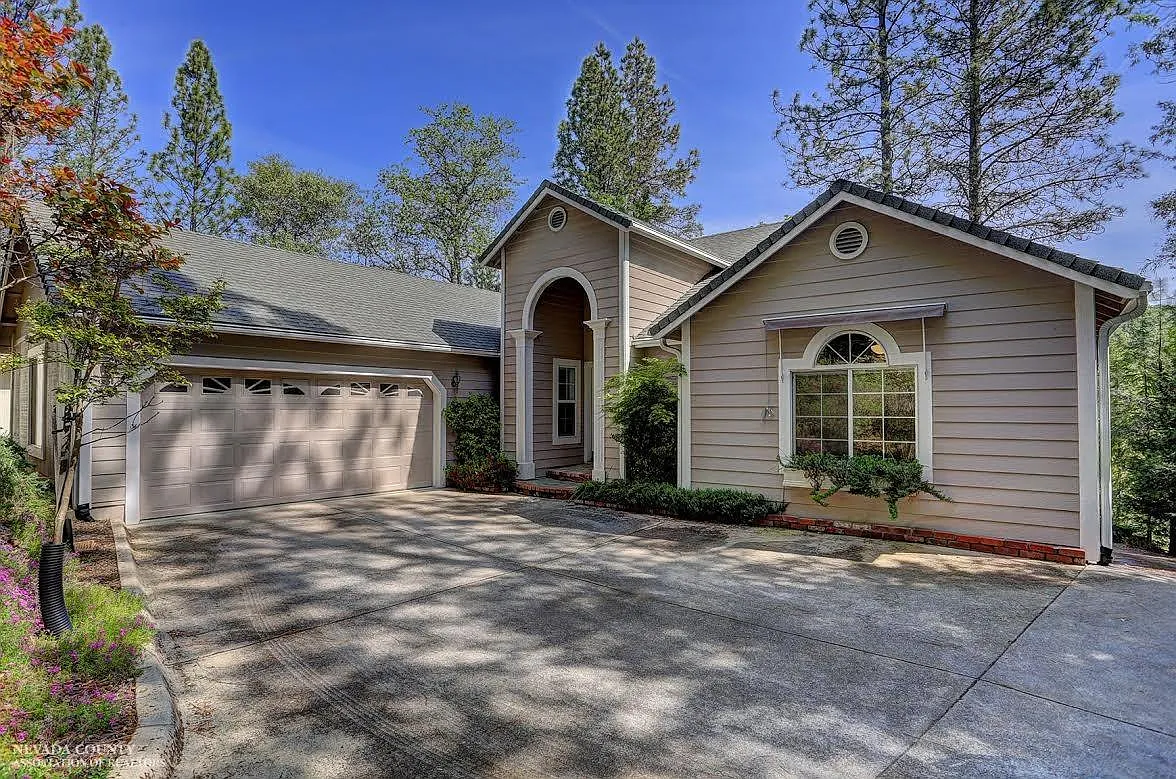 19421 Chaparral Cir photo 1