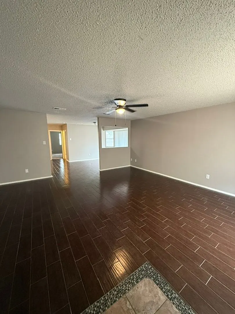 Newly Remodeled 3 BR 2 Bath! — Photo 2