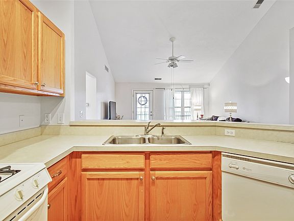 3rd image of 760 W Barrington Cir