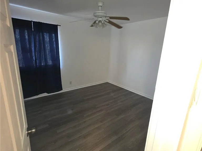512 1/2 E St — Photo 10