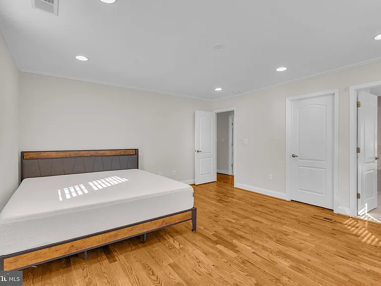 7205 Van Ness Ct — Photo 21