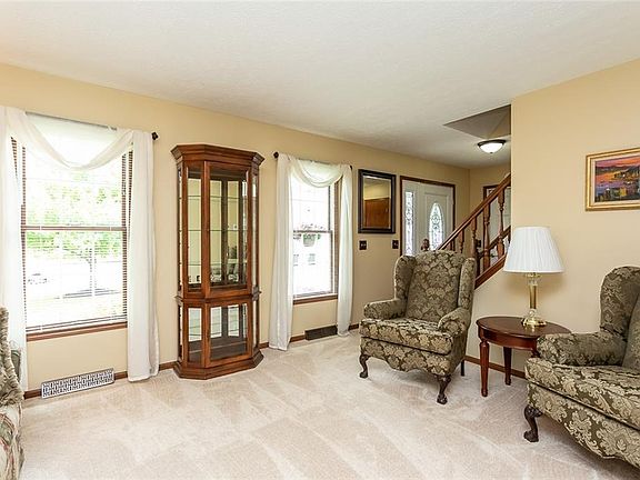 5th image of 464 Bristol Ln