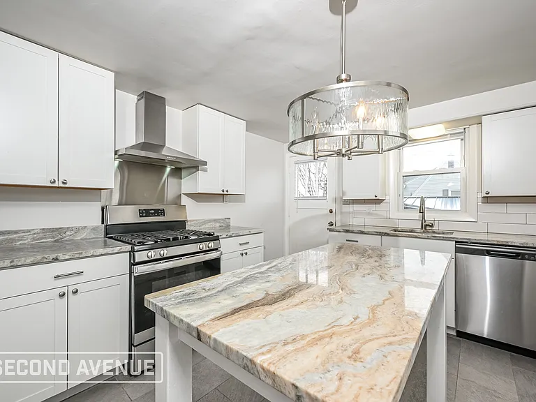 1886 Anderson Ave — Photo 7