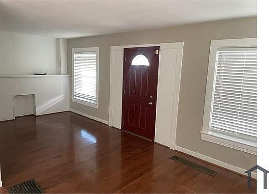 3rd image of 3912 Parker Ave