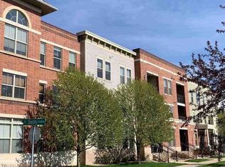 2581 Smiths Xing #203, Sun Prairie, WI 53590