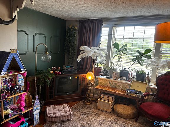 5th image of 1109 Noccalula Rd