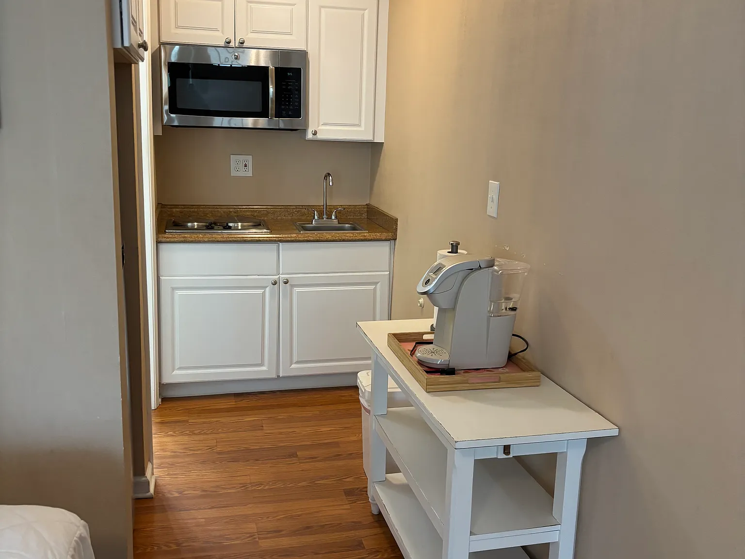 Studio, 288 sqft, $975 — Photo 3