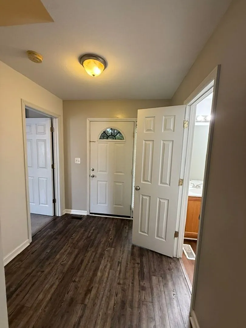 Welcome to Grantwood 3-bedroom w/2 available flex rooms — Photo 4