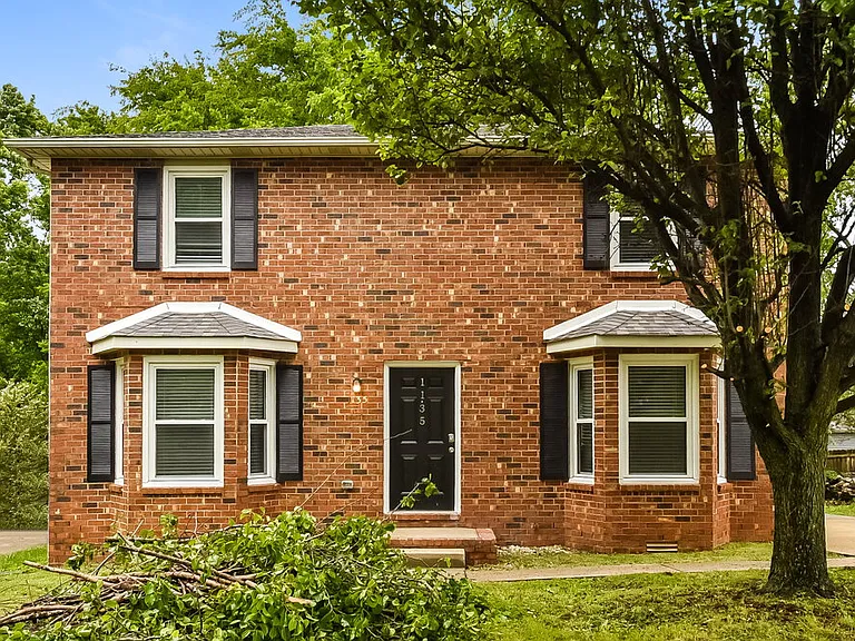 1135 SE Broad St — Photo 1