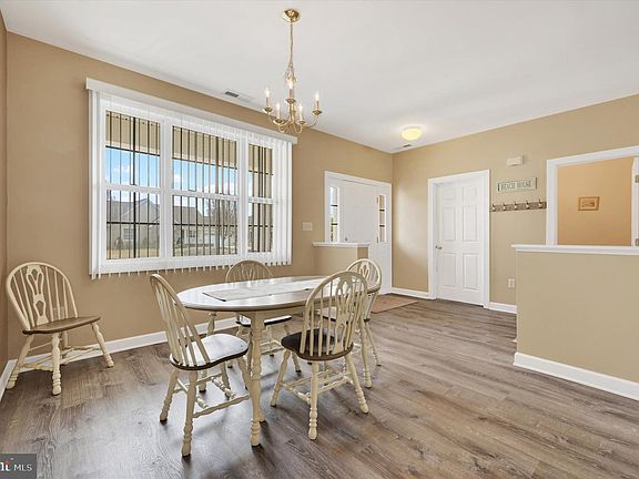 4th image of 32818 Almwick Ln