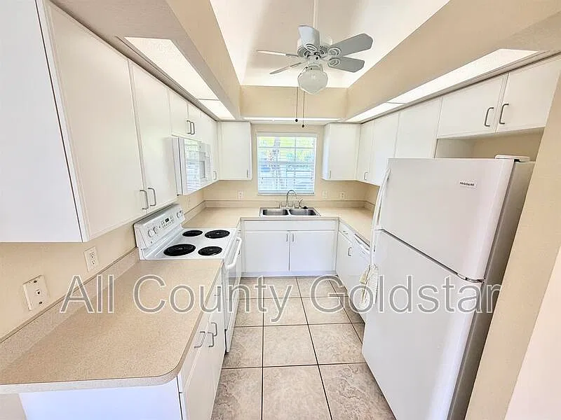 2 bed, 2.0 bath, 1200 sqft, $1,395 — Photo 4