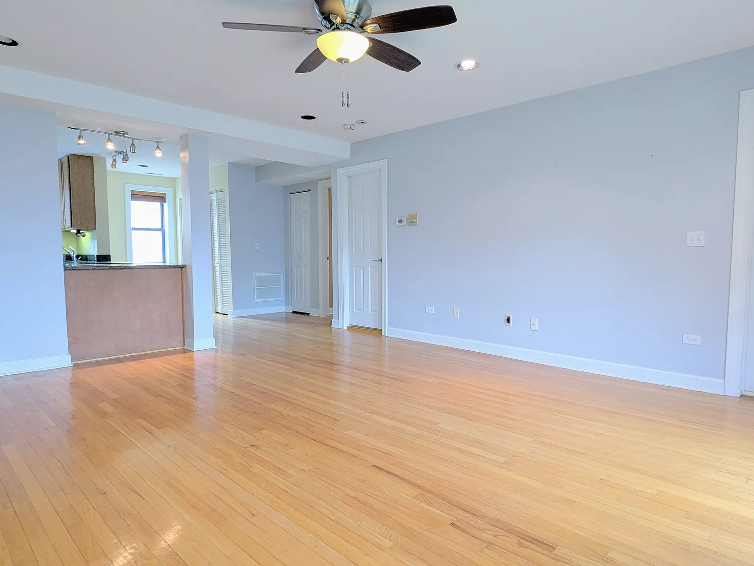 2 bed, 850 sqft, $2,250 — Photo 3