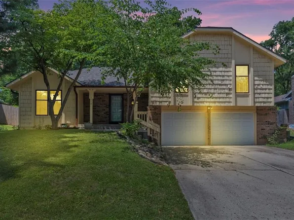 1110 Canterbury Ln, Liberty, MO 64068