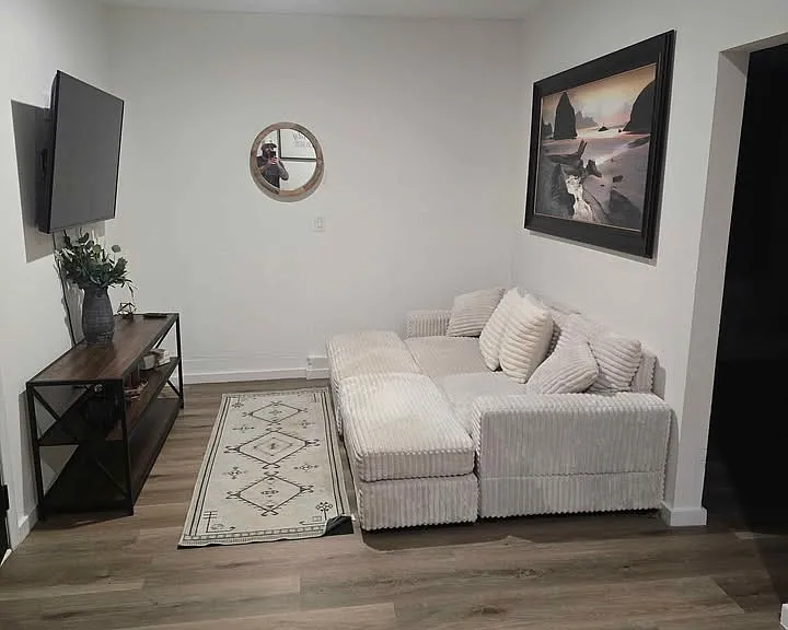 20700 Myron St — Photo 3