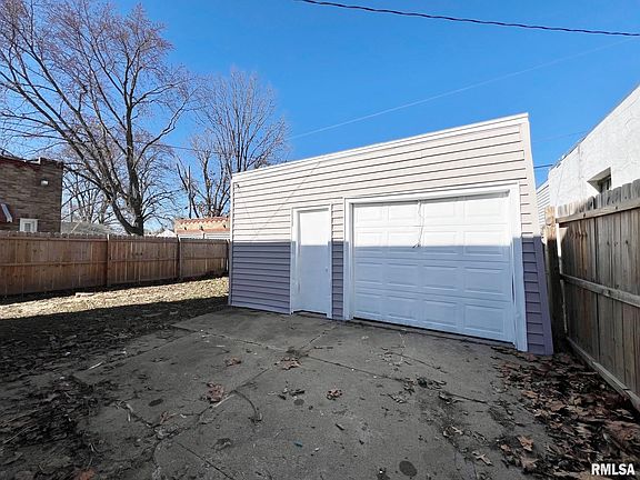 5th image of 723 W Meadows Pl