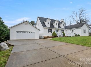 254 Old Gibbs Rd, Weaverville, NC 28787