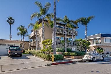 Mid- Century 6 unit building