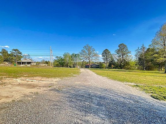3rd image of 712 State Highway 223