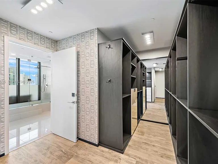 650 NE 32nd St #Penthouse 5201 — Photo 19