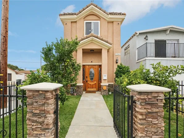 12362 211th St, Hawaiian Gardens, CA 90716