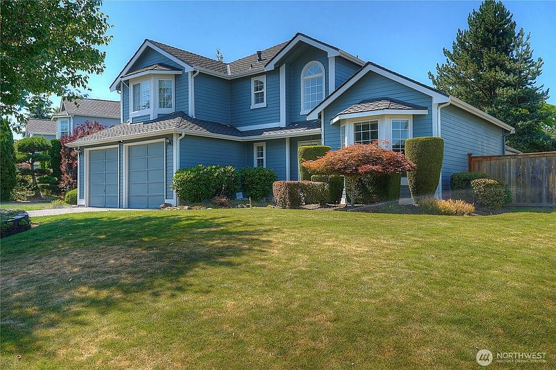 2nd image of 176 Eagle Ridge Drive E