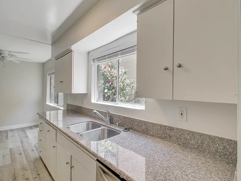 1452 Berkeley St #2 — Photo 7