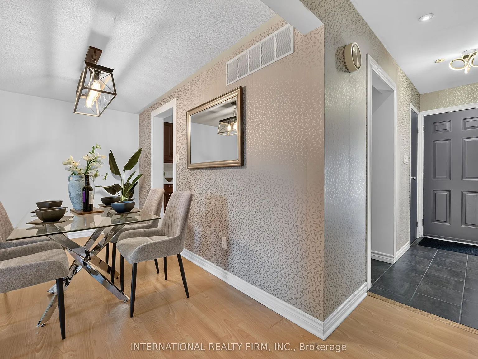 4 bed, $3,400 — Photo 4
