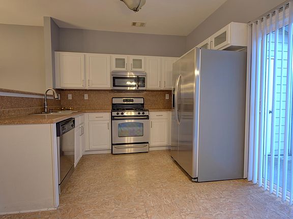 4th image of 3283 Hidden Cove Cir #3283