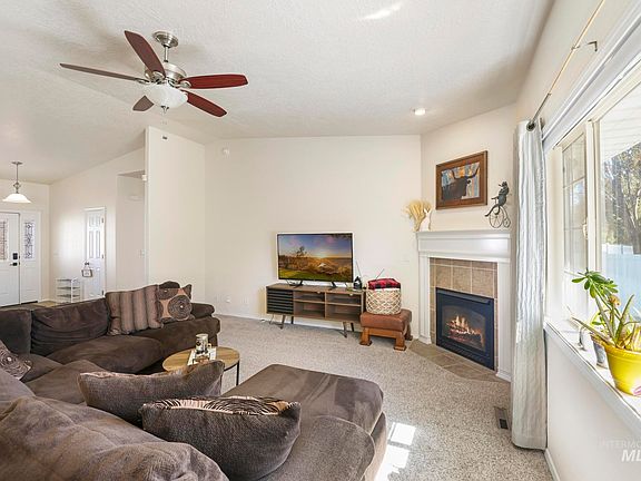 4th image of 381 Federation Rd