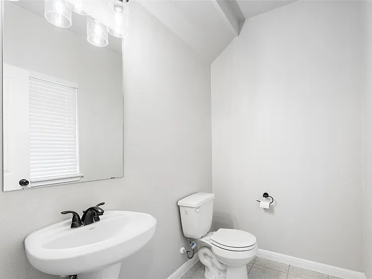 237 Driftwood Ln — Photo 6
