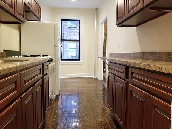 2nd image of 1105 Morrison Ave APT 3B