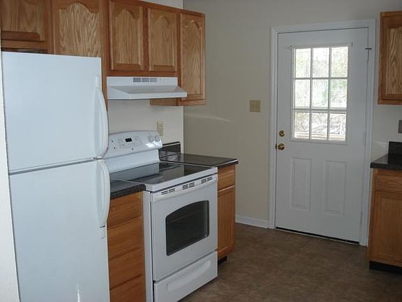 4th image of 2352 NE Greenfield Ln