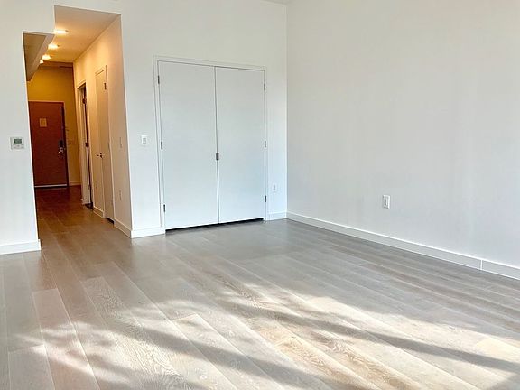 3rd image of 28-18 Steinway St #2007